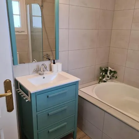 Cozy Sea View In Διαμέρισμα *